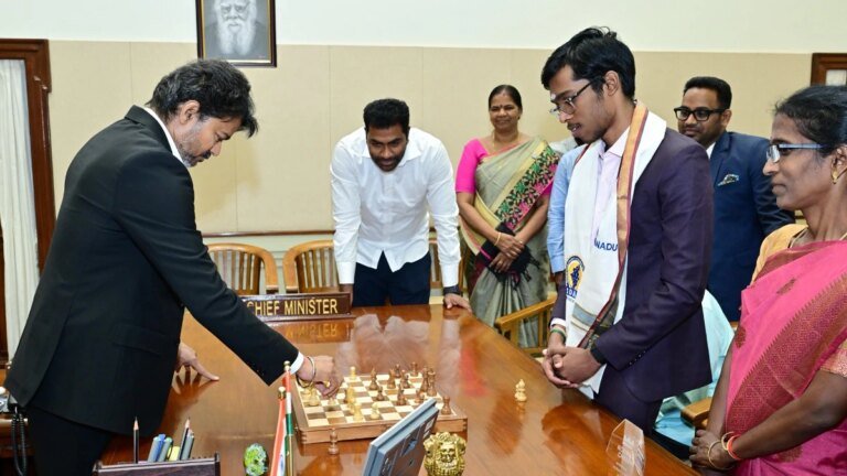 CM Vijay plays chess with Praggnanandhaa, impresses Norwegian chess champion