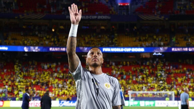 Eloy Room demands statue in Curacao after bringing Tim Howard to tears in Ecuador