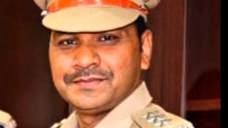 A dump truck hit Bhupalapally DTO and killed him while checking the vehicle