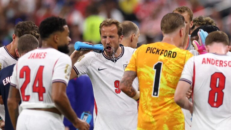 Constant breaks make World Cup matches harder: Scaloni takes hydration breaks