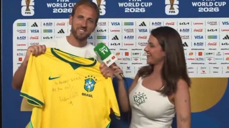 Harry Kane receives an iconic gift from Ronald Nazario, poses with an autographed Brazil shirt