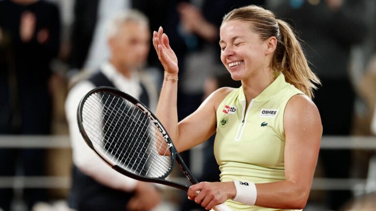 Maja Chwalinska makes history, becoming the first qualifier to reach the French Open final