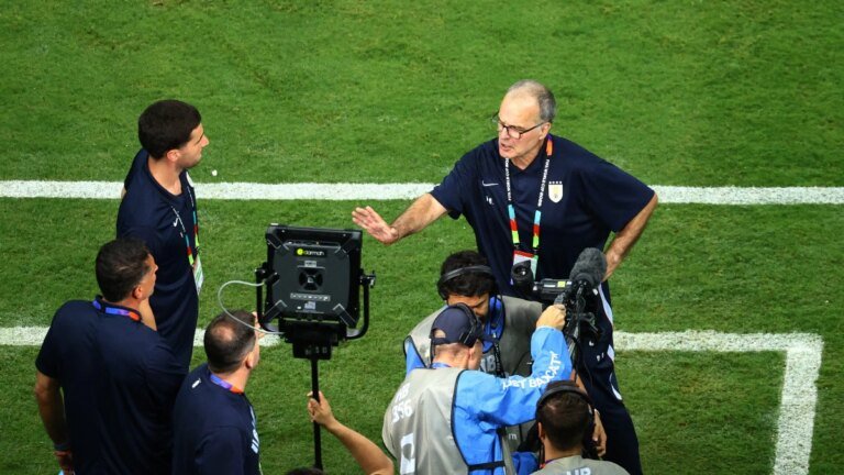 Marcelo Bielsa shouts at a reporter and accepts the blame for Uruguay’s exit from the World Cup