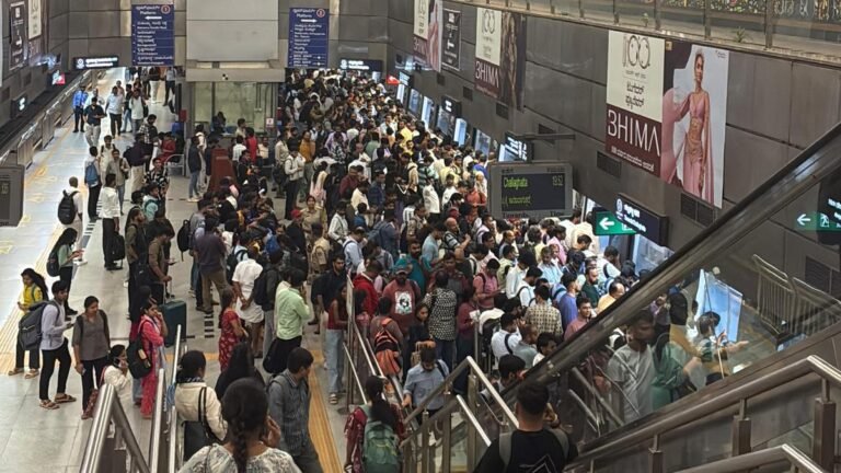 Another Metro standoff on the Bengaluru Purple Line at Cubbon Park Metro station causes delays