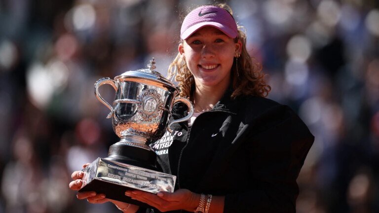 Mirra Andreeva ended Maja Chwalinska’s dream run to claim her first French Open title