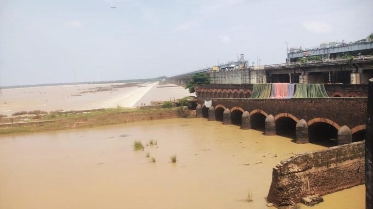 AP Chief Minister Chandrababu Naidu to start work on replacement of 117 gates of Sir Arthur Cotton Barrage on July 13
