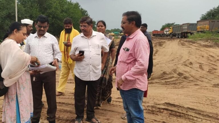 13 boats seized for illegal sand mining in Rajamahendravaram