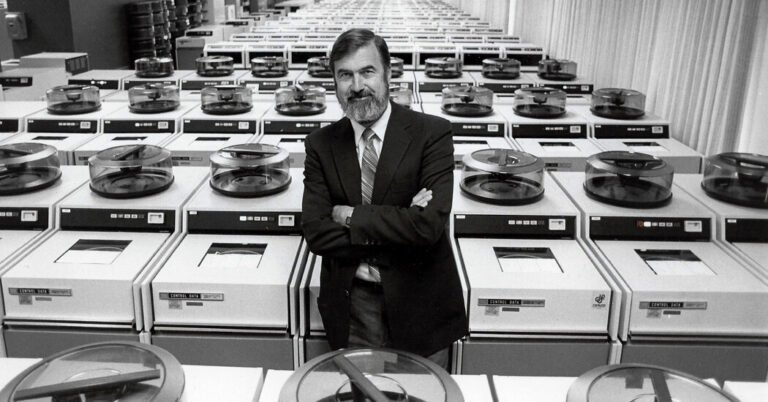 Roger Summit, who invented the early online search service, has died at the age of 95