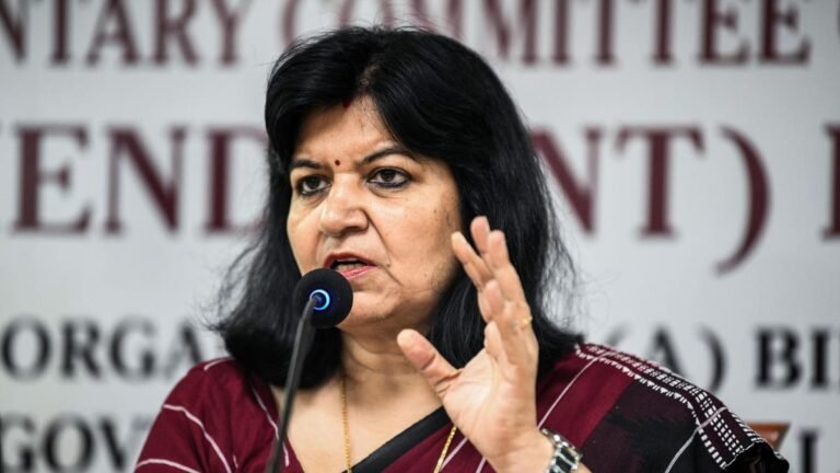 A parliamentary panel is seeking changes to the law on the dismissal of prime ministers, premiers and ministers after 30 days in prison