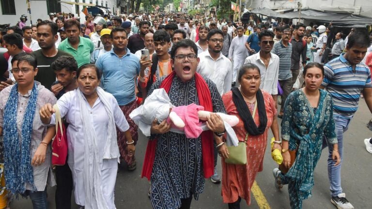 Violence at Trinamool rally in Calcutta; Mamata accuses the BJP government of enabling injustice