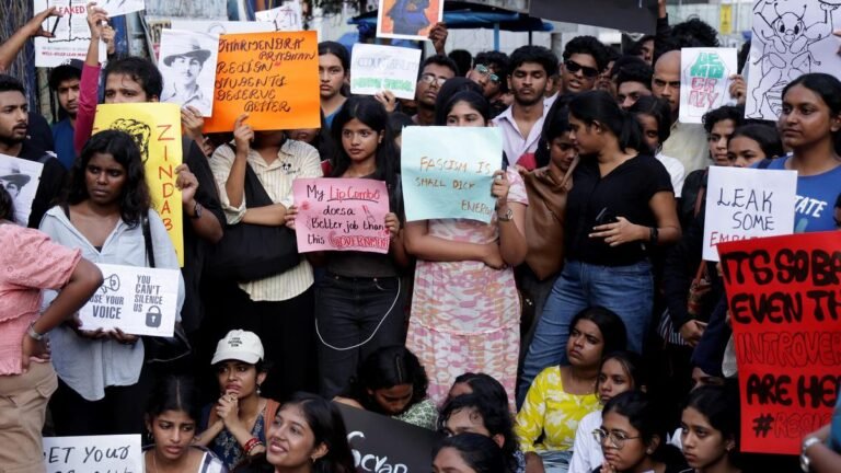 Hundreds of people gathered in Kochi, Kerala to show solidarity with the student protest in Delhi