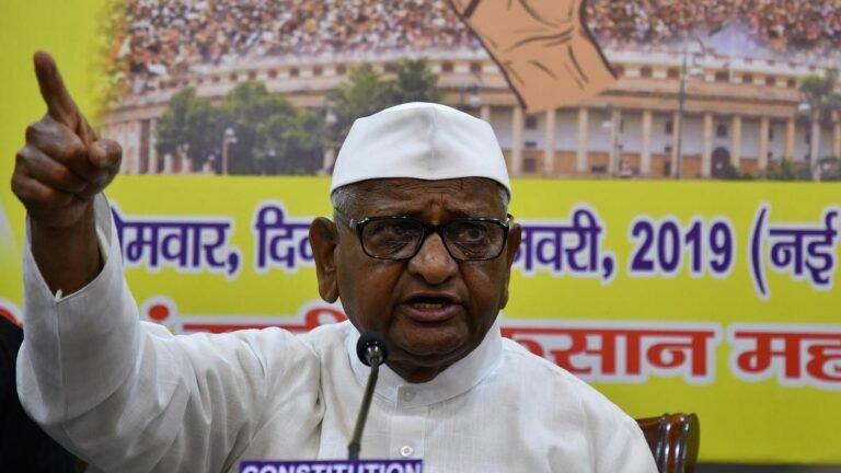 Maharashtra government follows RTI rules two days ahead of Anna Hazare’s agitation
