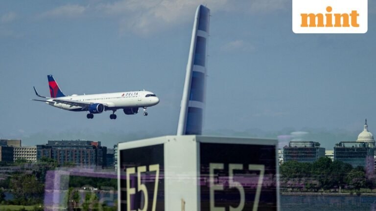 Delta Air Lines plane hit by fireworks as it lands in Chicago on July 4; no casualties reported: Details | Today’s news