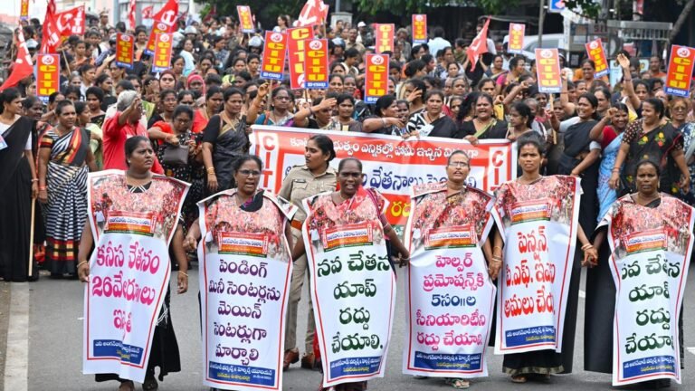 Anganwadi workers march to Collectorate, seek wage hike