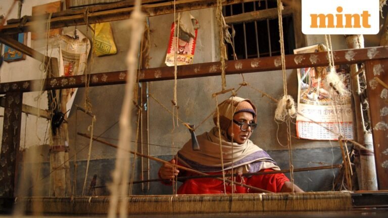 The Ministry of Textiles is considering revising the insurance system for handloom weavers due to the low number of registered | Today’s news