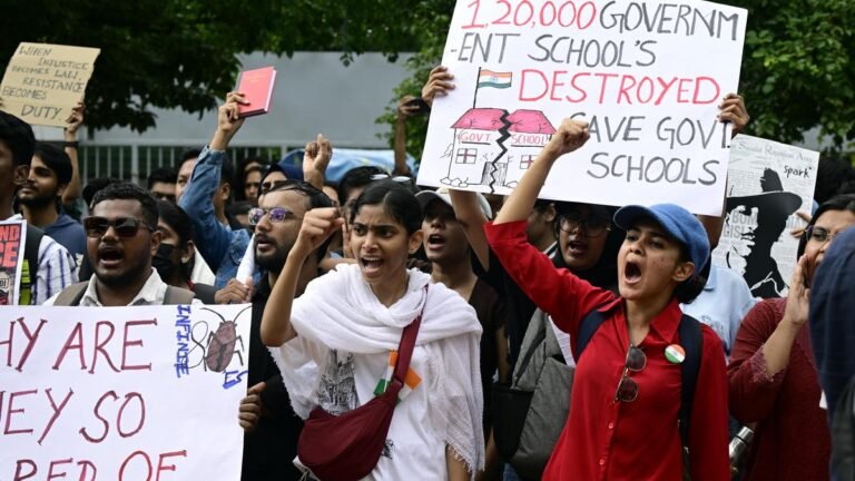 AISA and AIDSO condemn police lathi charge of students in New Delhi