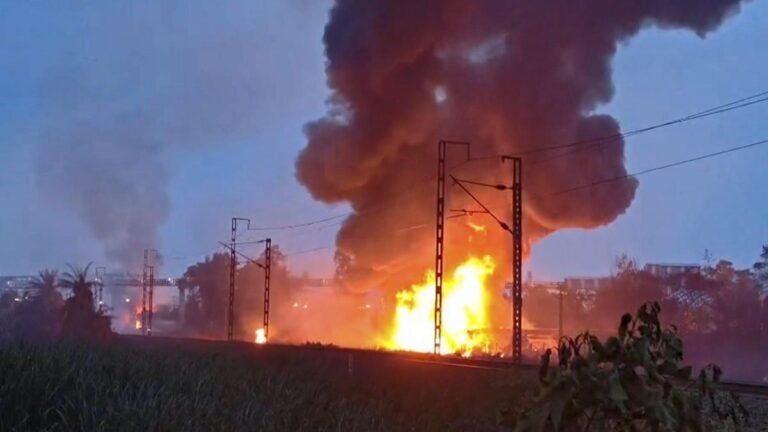 One dead and 17 injured in oil pipeline fire in Bengal