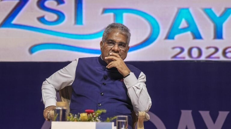 Three officials left the environment minister’s office in one day