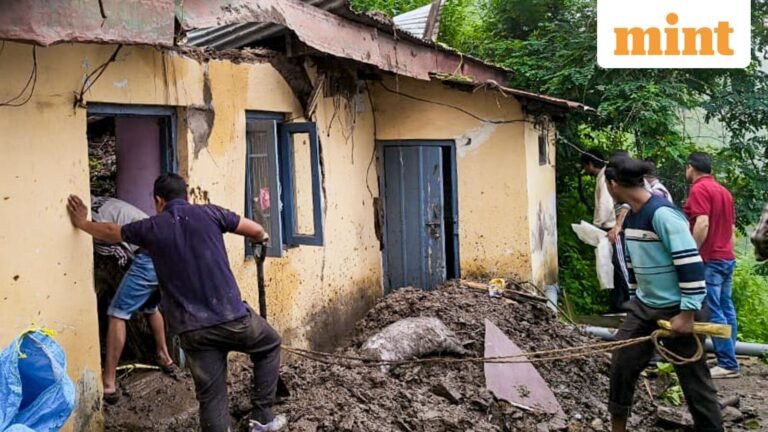 Shimla Landslide Scare: Rain-triggered hillside collapse in Sanjauli threatens homes, residents spend night outside | Today’s news