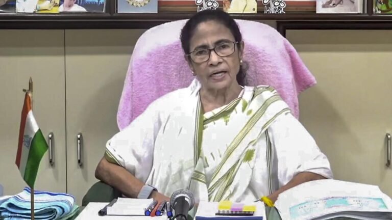 Mamata attacks Trinamool rebels and forces them to join BJP