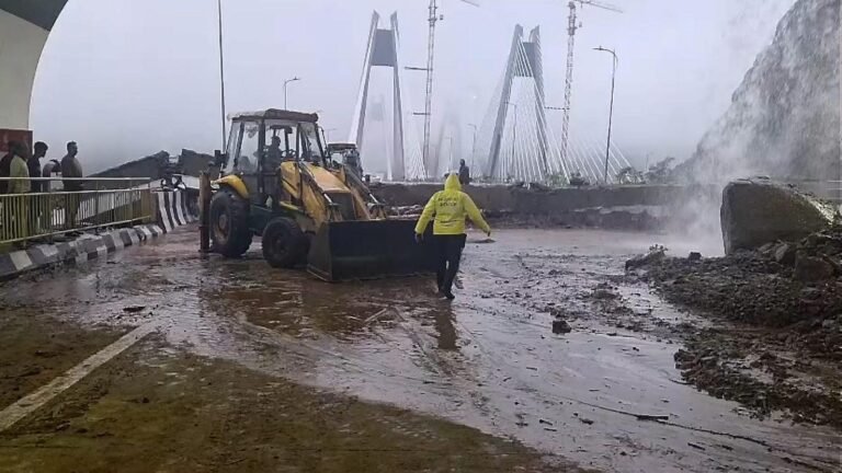 Mumbai is raining | Rain disrupts Mumbai-Pune road link, three killed in landslide; The opposition criticizes the government.