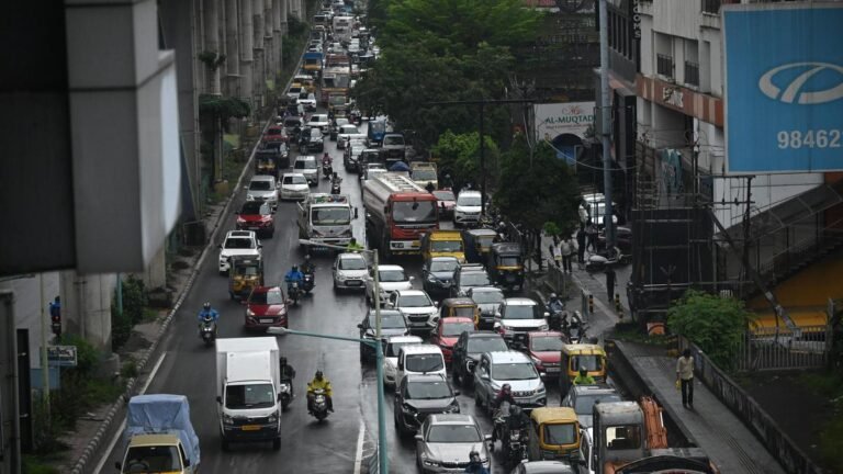 Traffic snarl worsens around Kochi Metro Extension, NHAI flyovers