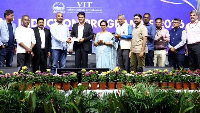 VIT gets an endowment fund of ₹ 50,000 for student innovation programmes