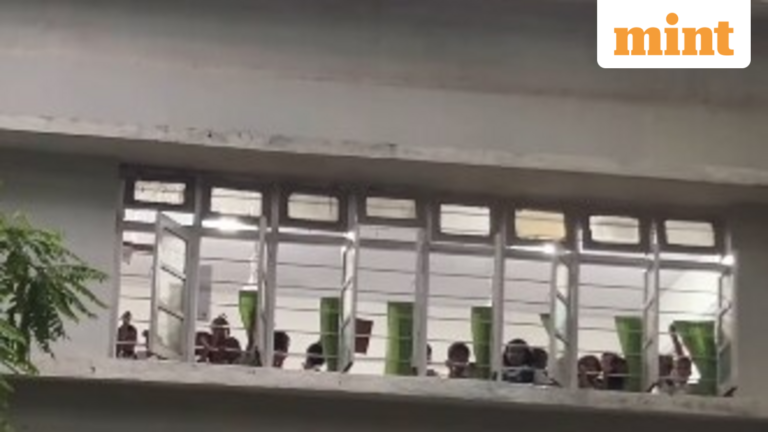 Watch: Mumbai students wave at CJP protesters from school windows, viral video strikes a chord online | Today’s news