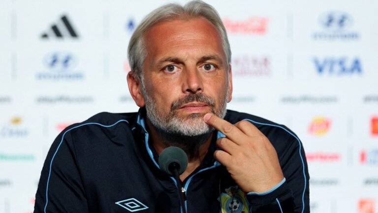 DR Congo’s coach learns about his father’s death at a press conference after England’s defeat. Watch