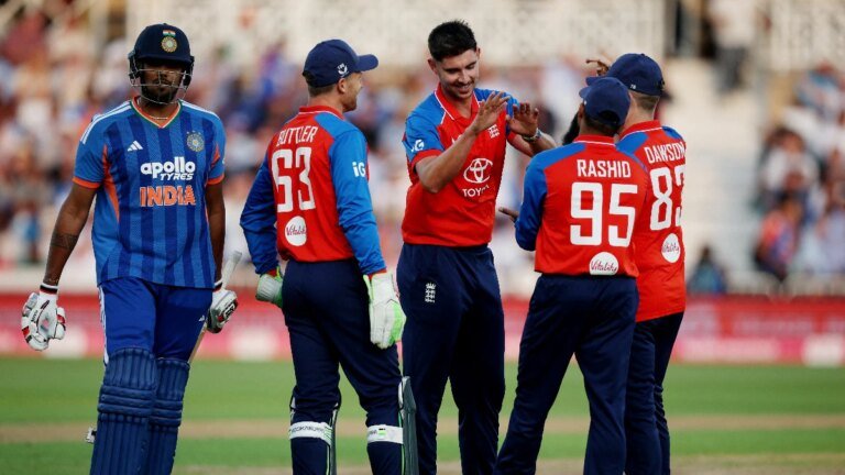 Dinesh Karthik loses his cool after India send Harshit Rana in to bat in the powerplay