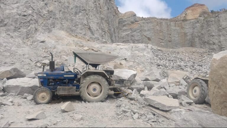 7 dead as boulder falls on quarry workers in Bengaluru, death toll likely to rise