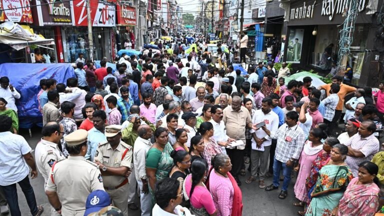 Tension erupts on Vijayawada’s Besant Road as street vendors face eviction; CPI(M), CITU stage protest