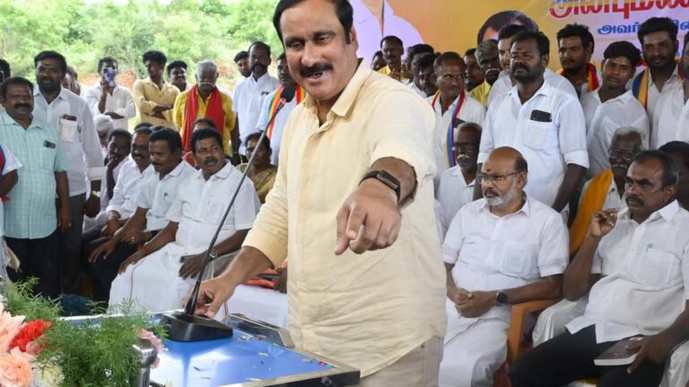 Create a large reservoir in Parandur: Anbumani