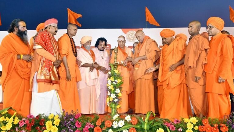 The sighted questions at the convention are trying to divide Hindus into Lingayat and Veerashaiva identities