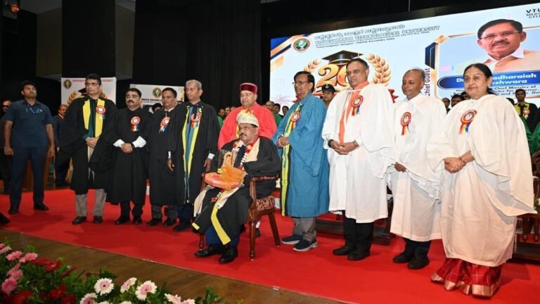 Parameshwara urges the graduates to use knowledge and innovation for the benefit of society; 74,763 students receive degrees at the VTU convocation