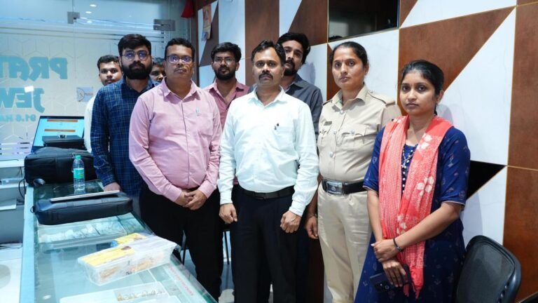 BIS conducts search and seizure in Mysuru jewelery shop