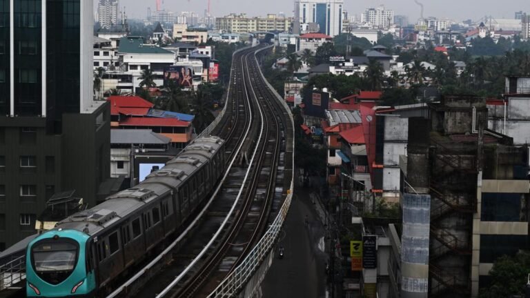 Kochi Metro needs 17 more trainsets for Kakkanad, airport extension