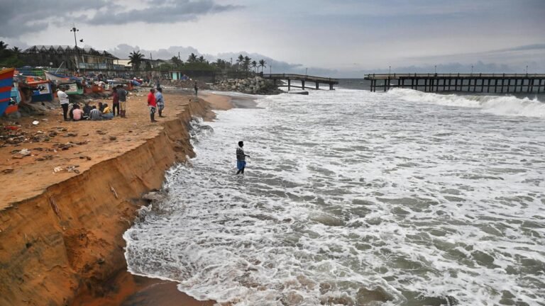 Storm waves reach the west coast; red alert continues along Kerala coast