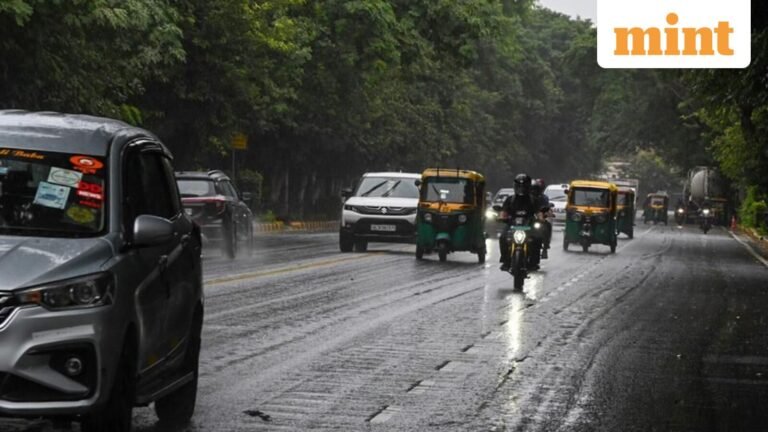 Early winter in Delhi? The minimum temperature settles below the season’s normal; more rain likely on Sunday | Today’s news
