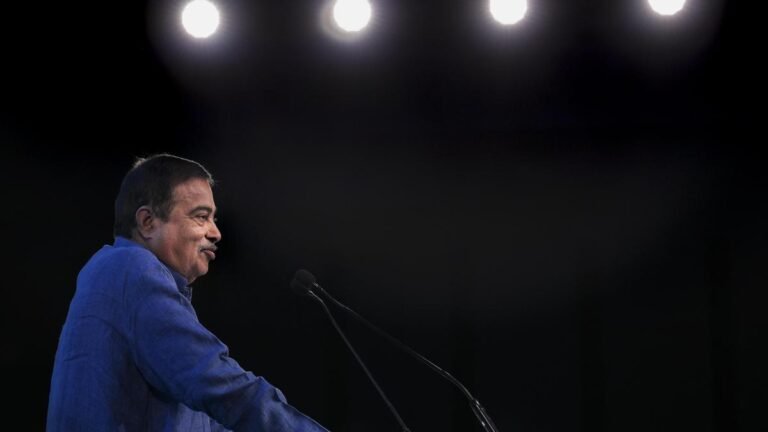 Gadkari delayed traffic in Mumbai by almost an hour, proposes new technology to replace aging flyovers
