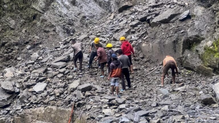 A man killed by falling boulders near the Cheerbasa helipad when the Kedarnath Yatra was temporarily suspended