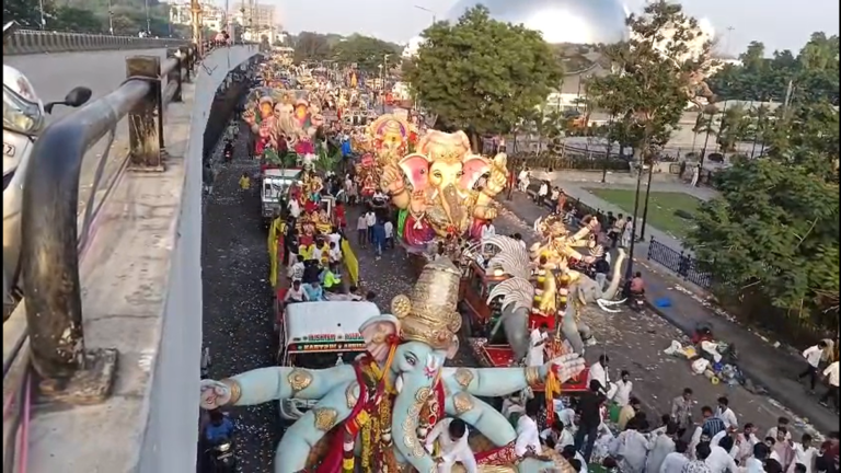 Immersion of Ganesha idols continues on September 26 in Hyderabad as long queues of trucks clog the Tank Bund stretch