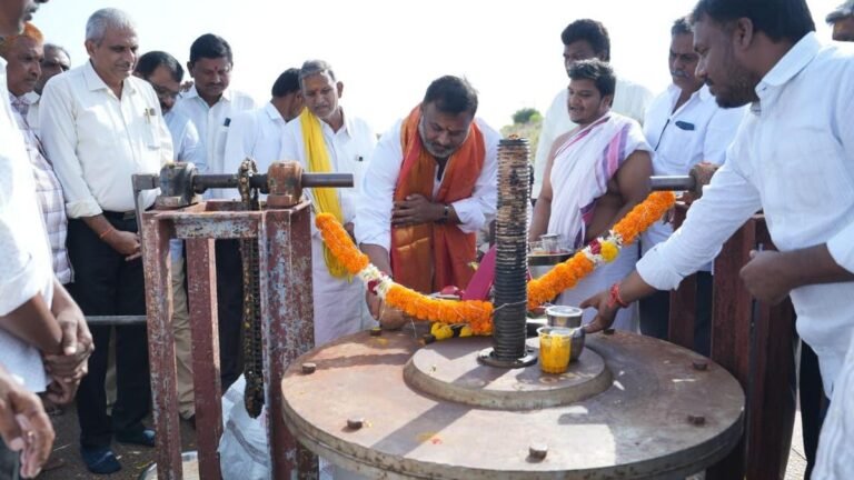 AP Transport Minister releases water in right canal of Veligallu project, urges farmers to opt for dry crops