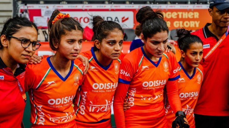 The women’s hockey team leaves for the Asian Games, aiming for gold and direct entry to the Olympics
