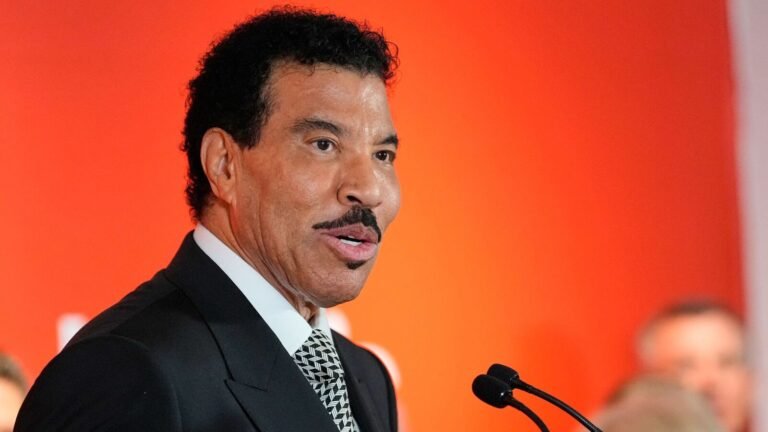 Lionel Richie hospitalized in ICU after concert in St Louis | Today’s news