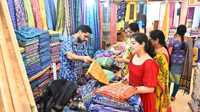 Silk Weaves Expo brings India’s handloom heritage to Vijayawada