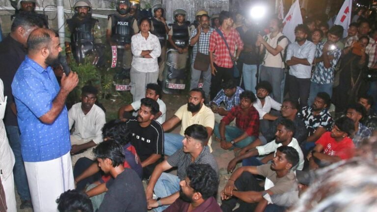LDF organizes Keralam assembly runout due to police action in university hostel