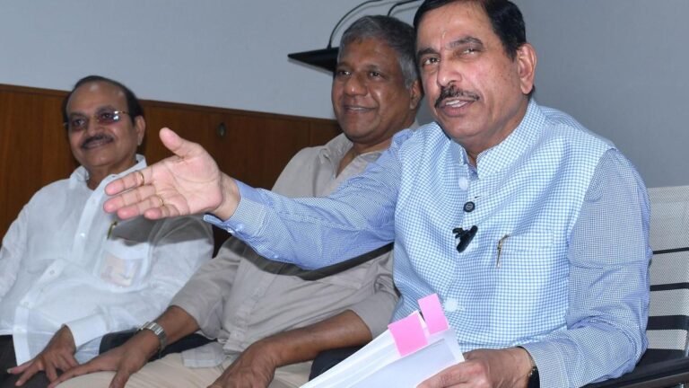 Pralhad Joshi will hold a meeting with sugarcane growers on October 12
