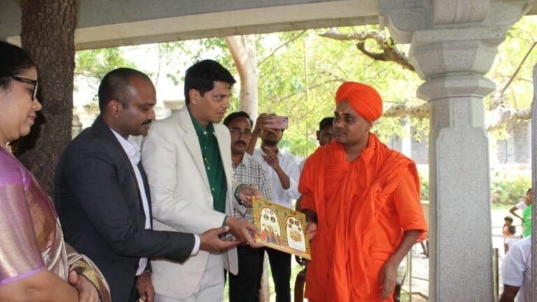Abhinava Gavisiddeshwara formally invited to inaugurate Mysuru Dasara
