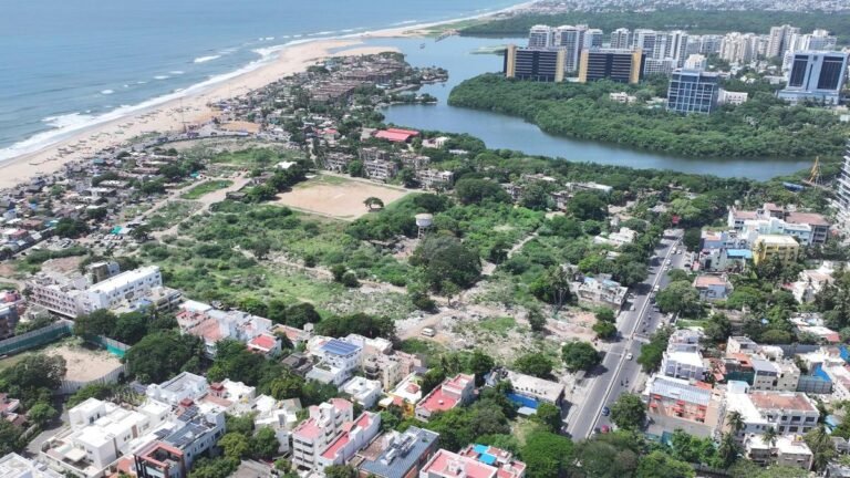 The Madras High Court dismissed a plea against the construction of a new Tamil Nadu Secretariat in Pattinapakkam